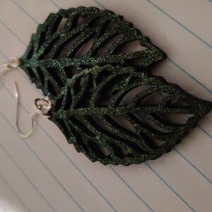 Leaf pattern earrings